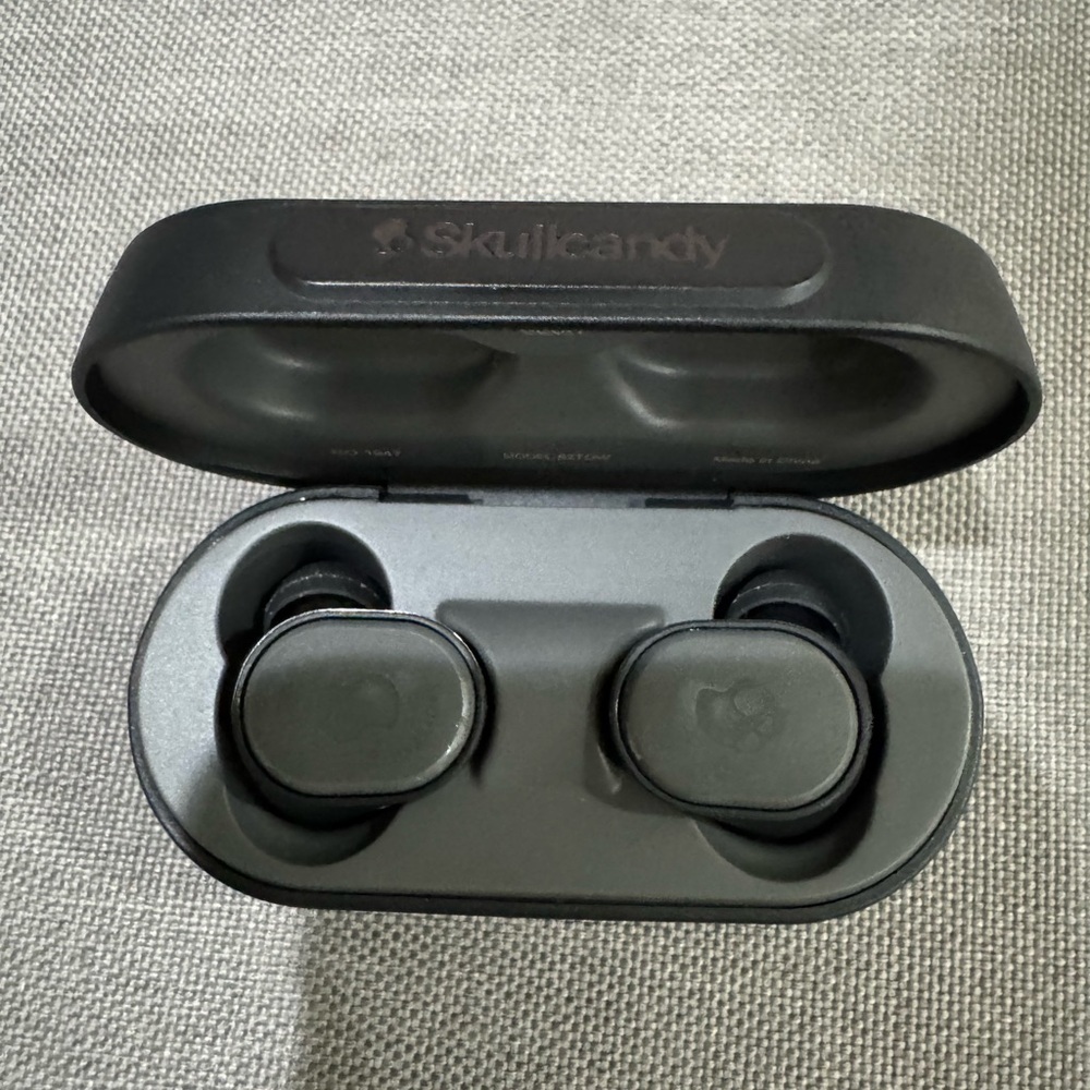 Skullcandy True Wireless Earbuds Charging Case - Black